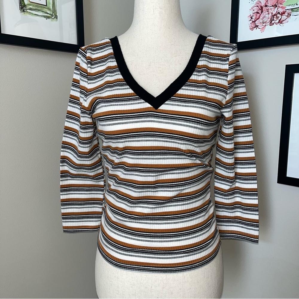 ⚠️ CLEARANCE ⚠️ Double V Neck Striped Ribbed Tee